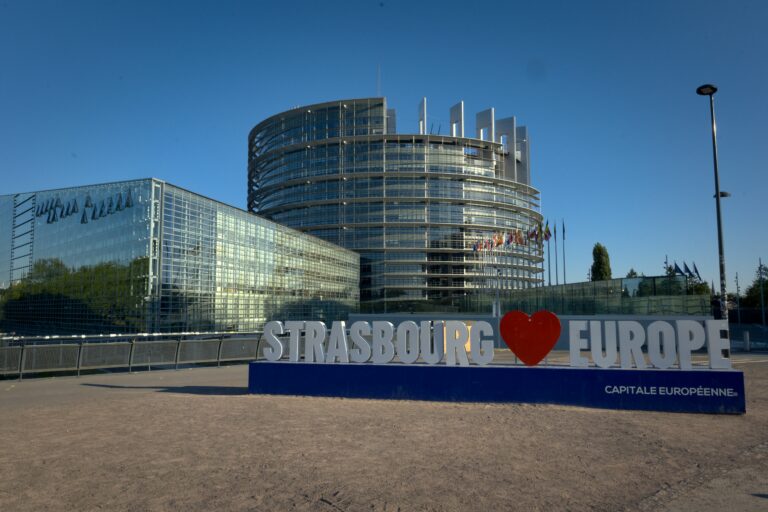 Location courte durée à Strasbourg : comment capter la clientèle des institutions européennes toute l'année ?
