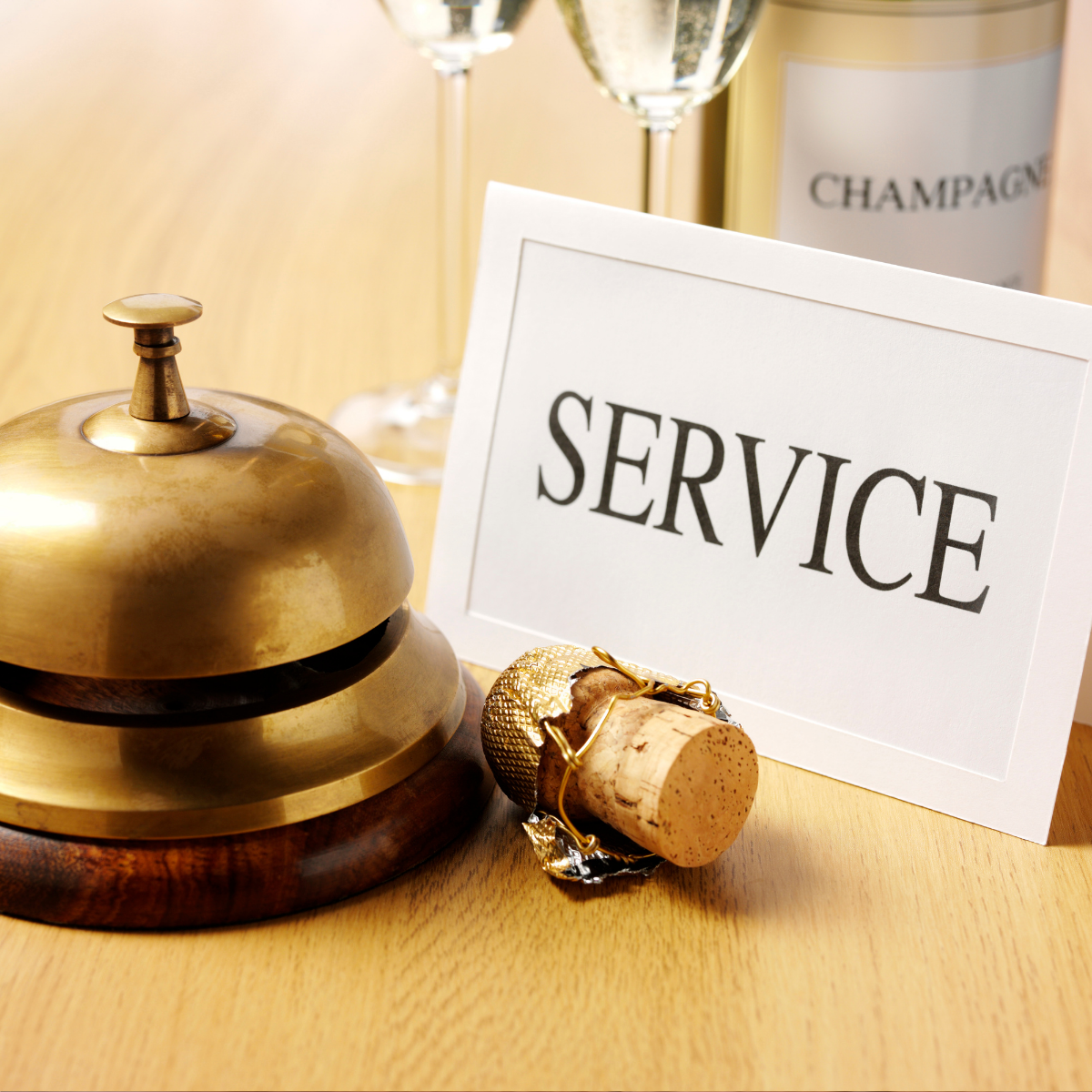 Conciergerie digitale vs conciergerie traditionnelle : laquelle choisir pour son Airbnb ?